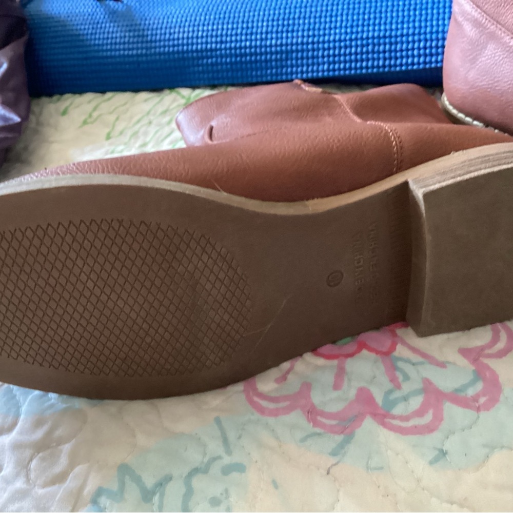 Boot - Picture 3 of 3